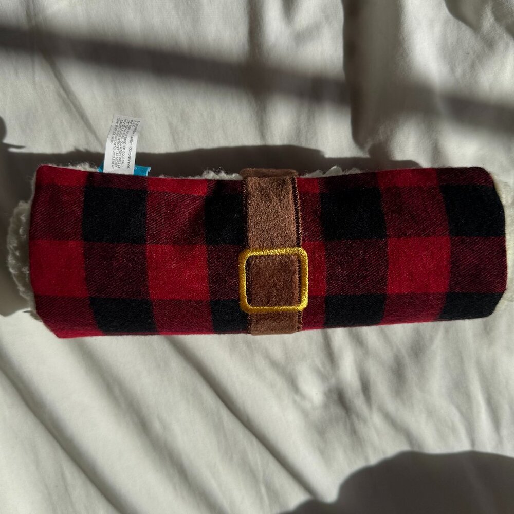 NWOT Bark Box Hygge Snuggler Blanket Squeak Toy, Red and Black Plaid, Large Dog
